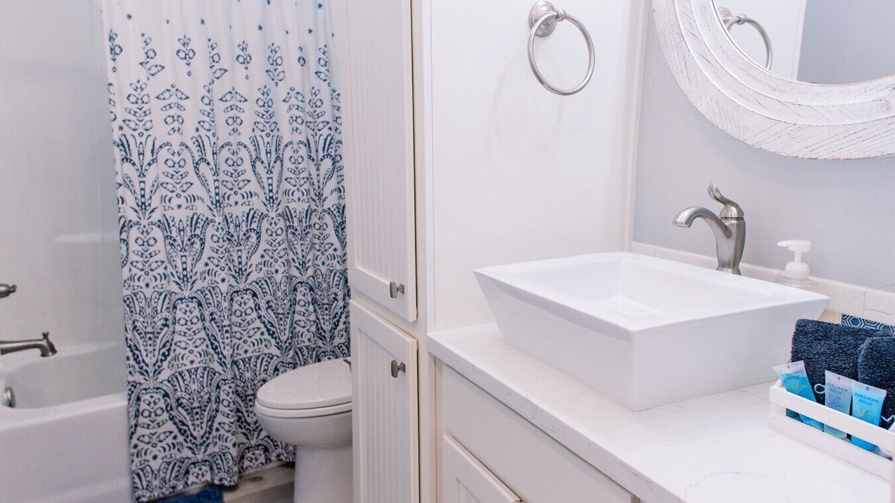 Photo of Bathroom in Sabine Pass