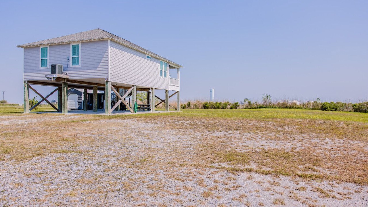 Photo of Bedroom in Sabine Pass