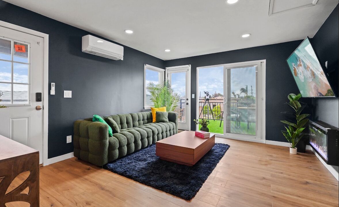 Photo of Livingroom in Hawthorne