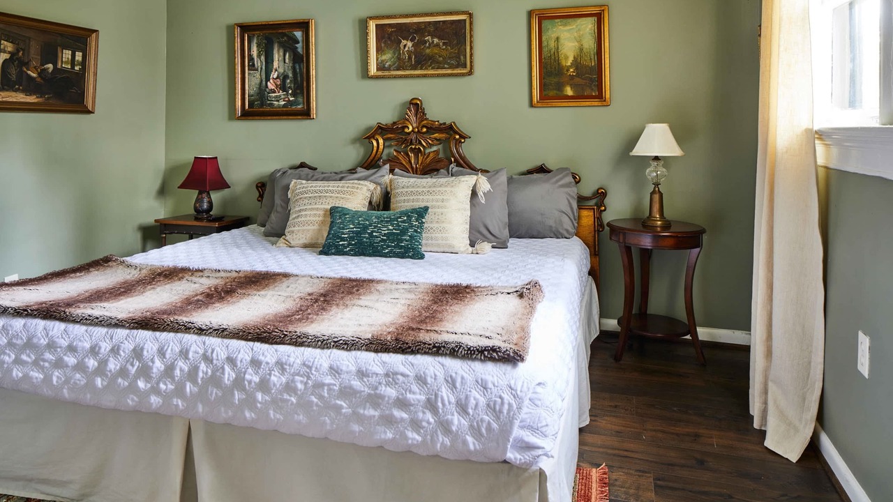 Photo of Bedroom in Crestline Heights