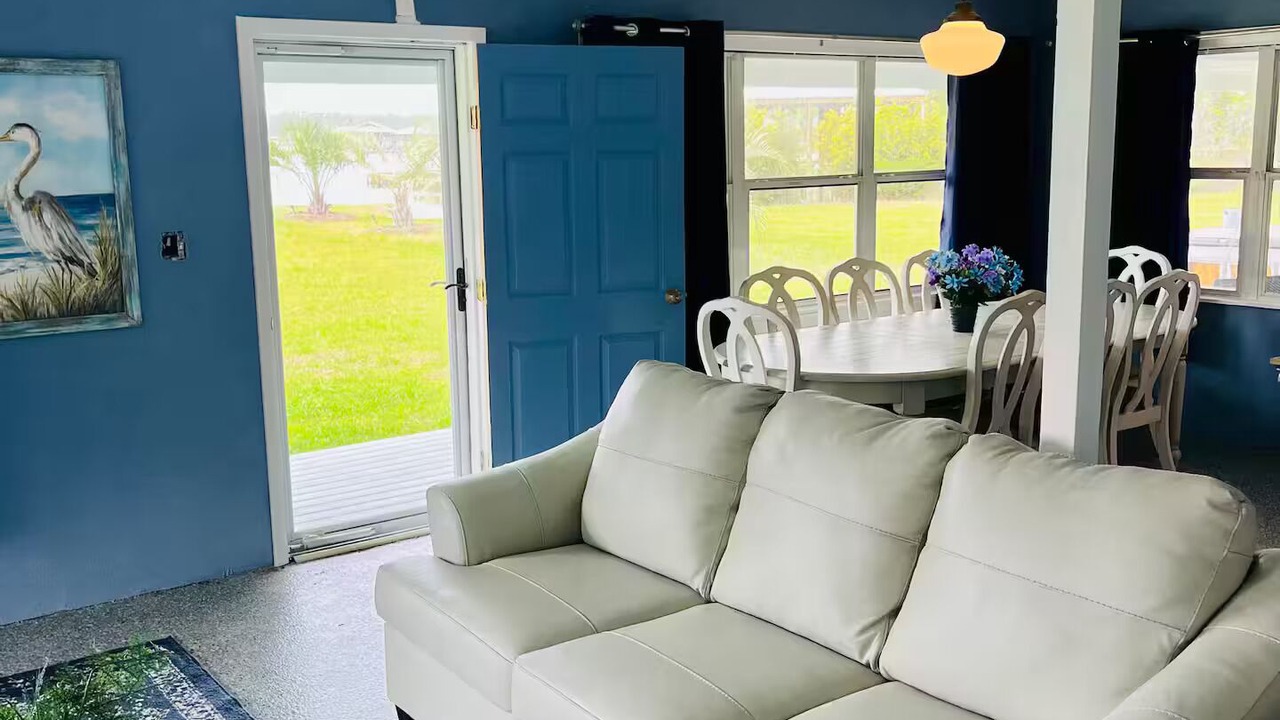 Photo of Livingroom in Elberta