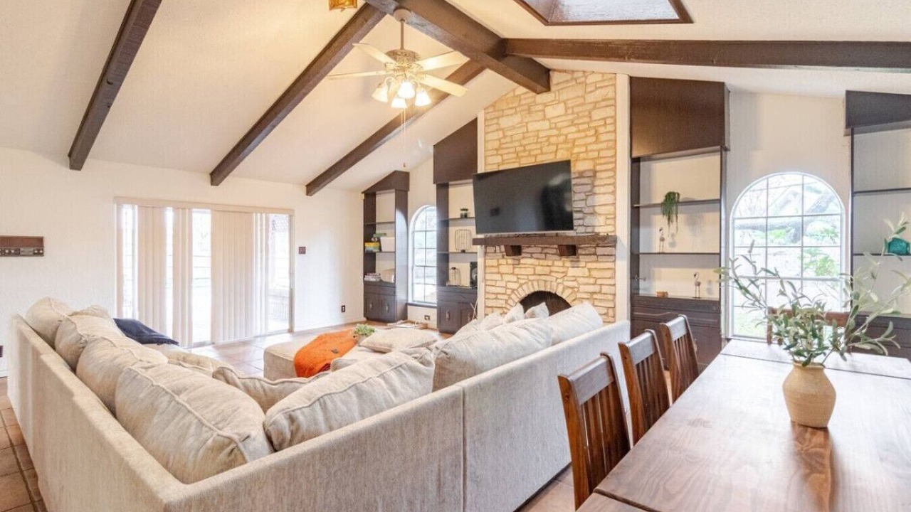 Photo of Livingroom in Leon Valley