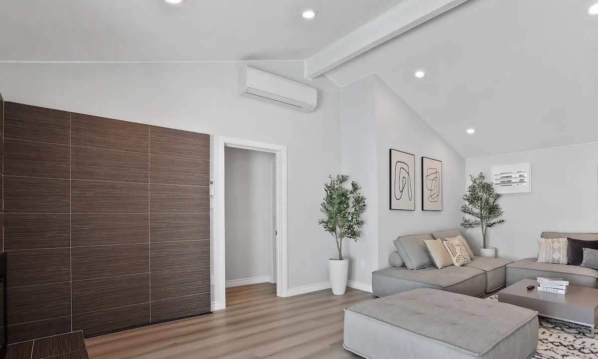 Photo of Livingroom in North Tustin