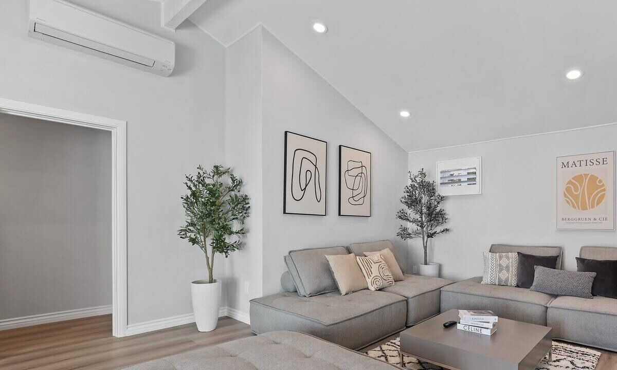 Photo of Livingroom in North Tustin