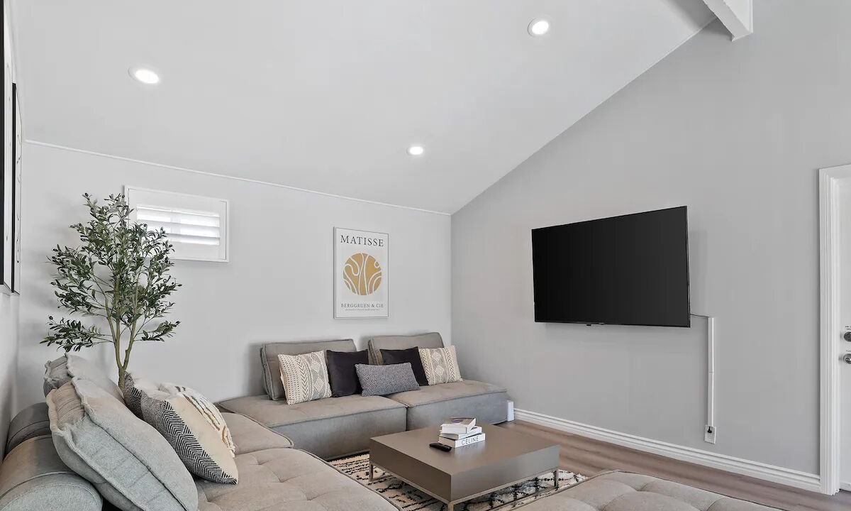 Photo of Livingroom in North Tustin