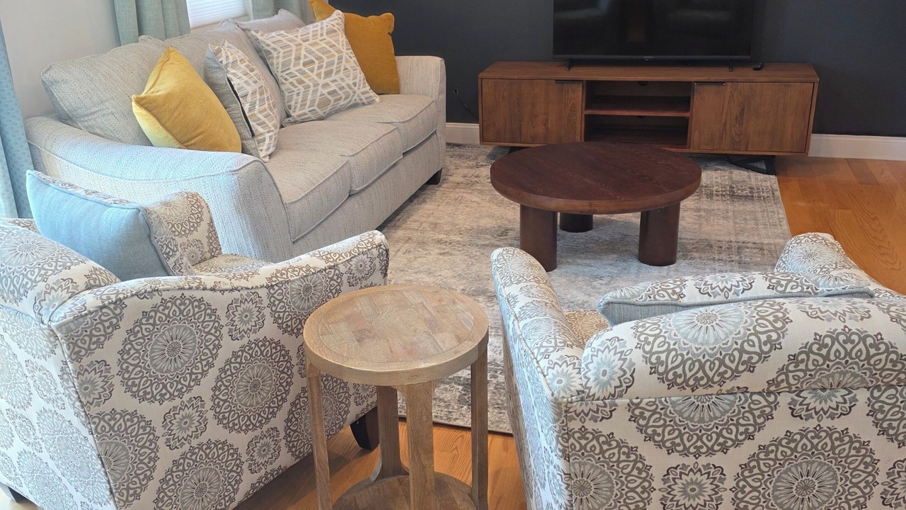 Photo of Livingroom in Beverly