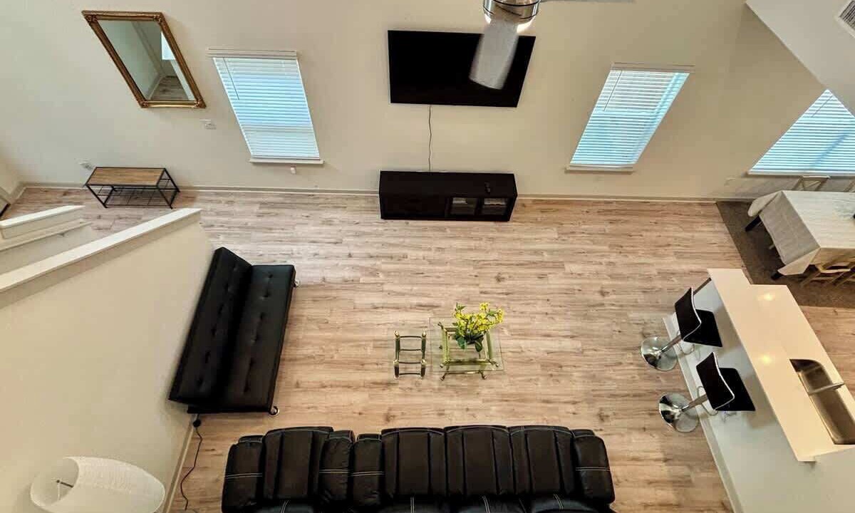Photo of Livingroom in McNeil