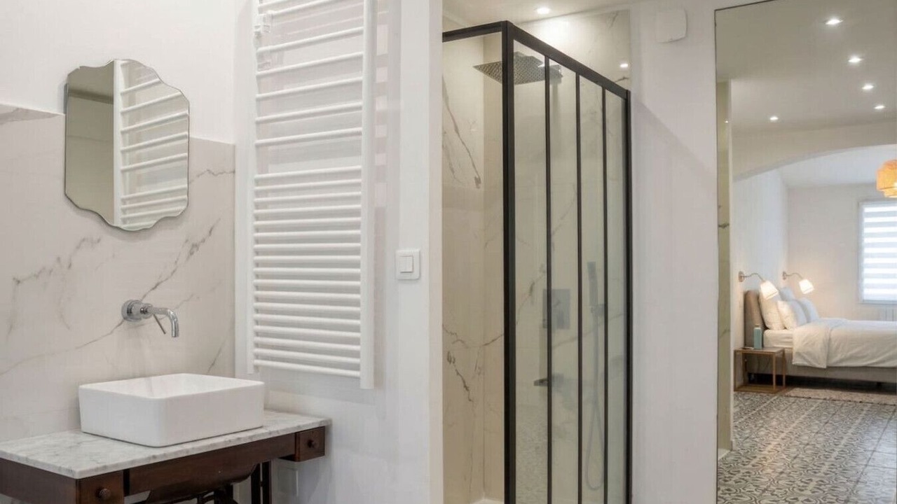 Photo of Bathroom in Gairaut