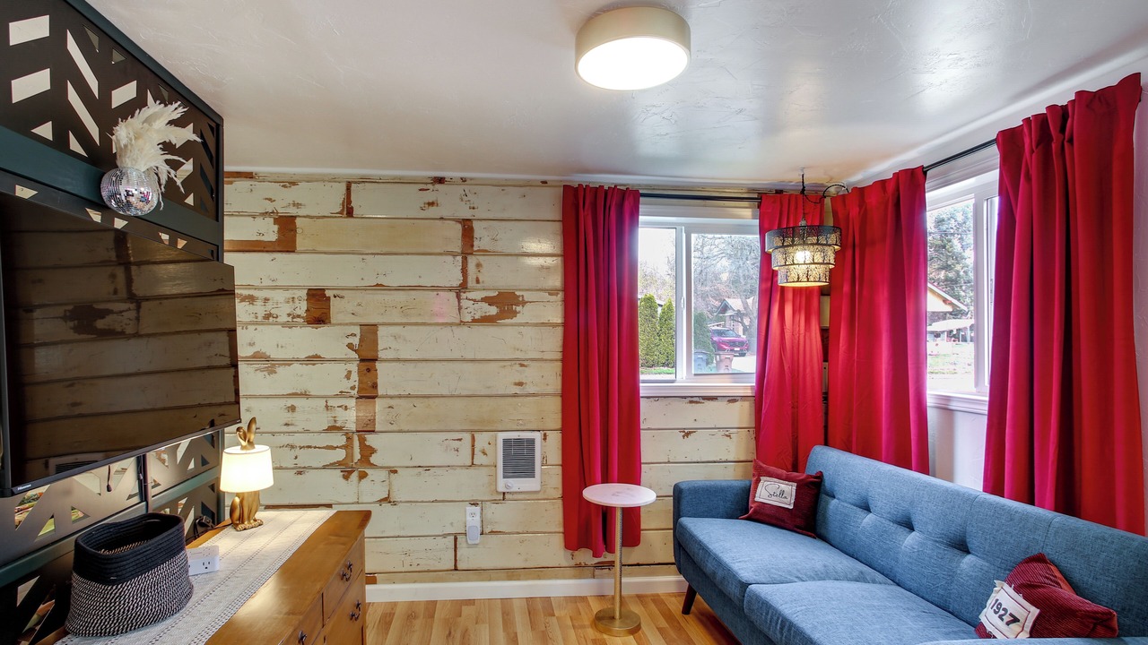 Photo of Livingroom in Latah Valley