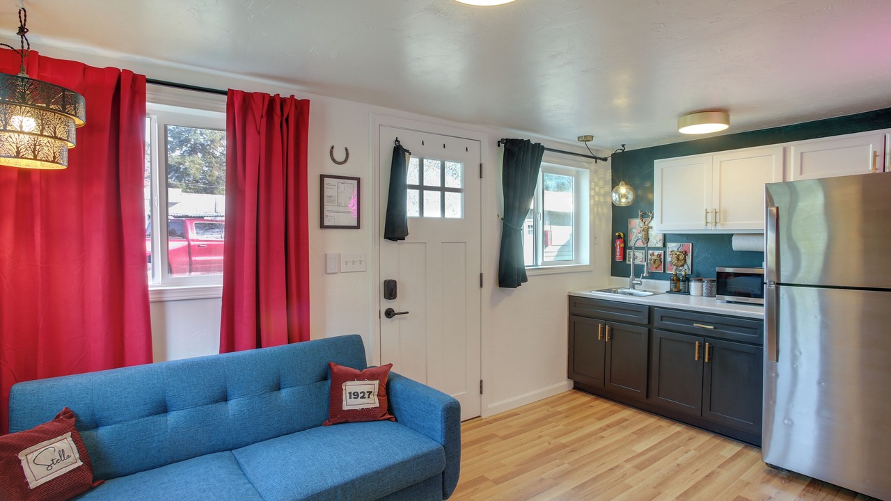 Photo of Livingroom in Latah Valley