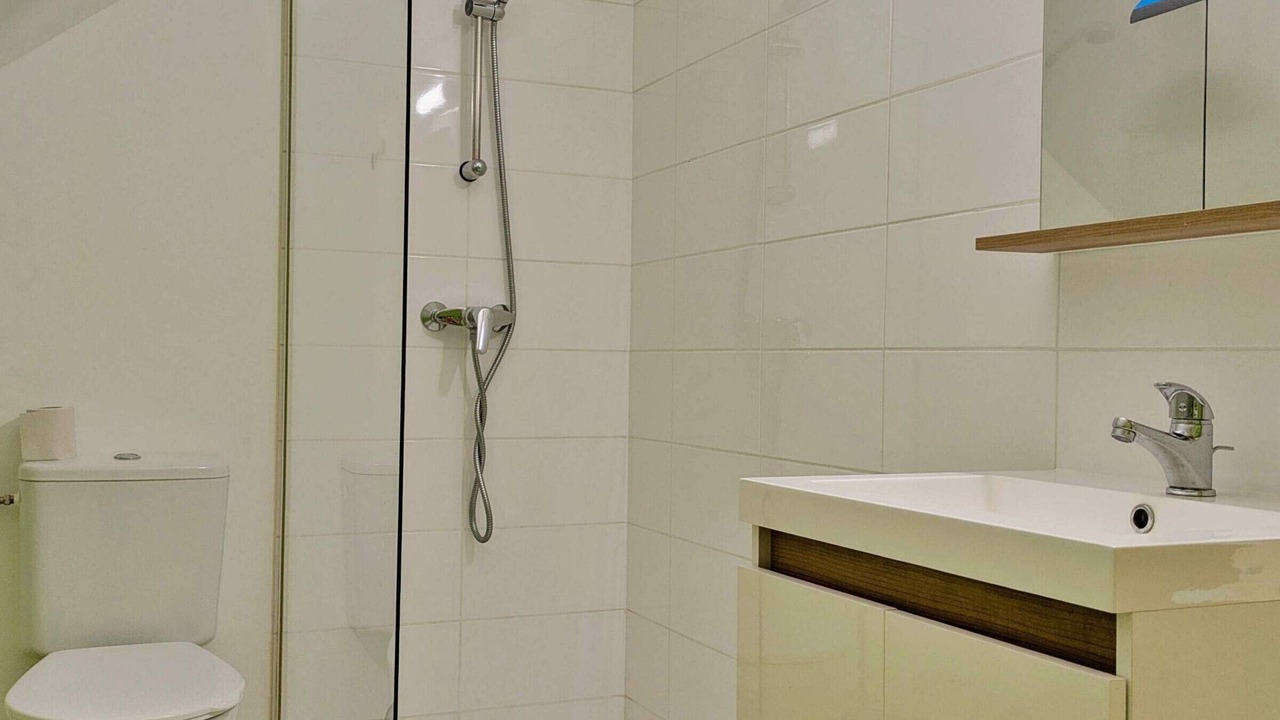 Photo of Bathroom in Pre-en-Pail