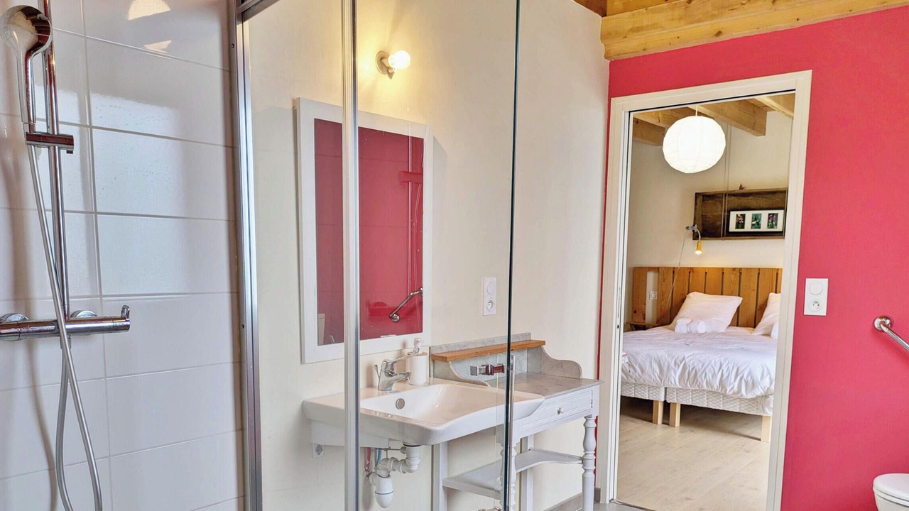 Photo of Bathroom in Pre-en-Pail
