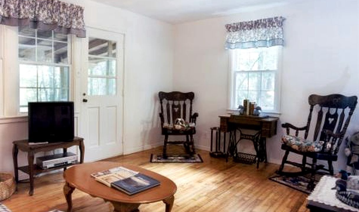 Photo of Livingroom in Crawfordville