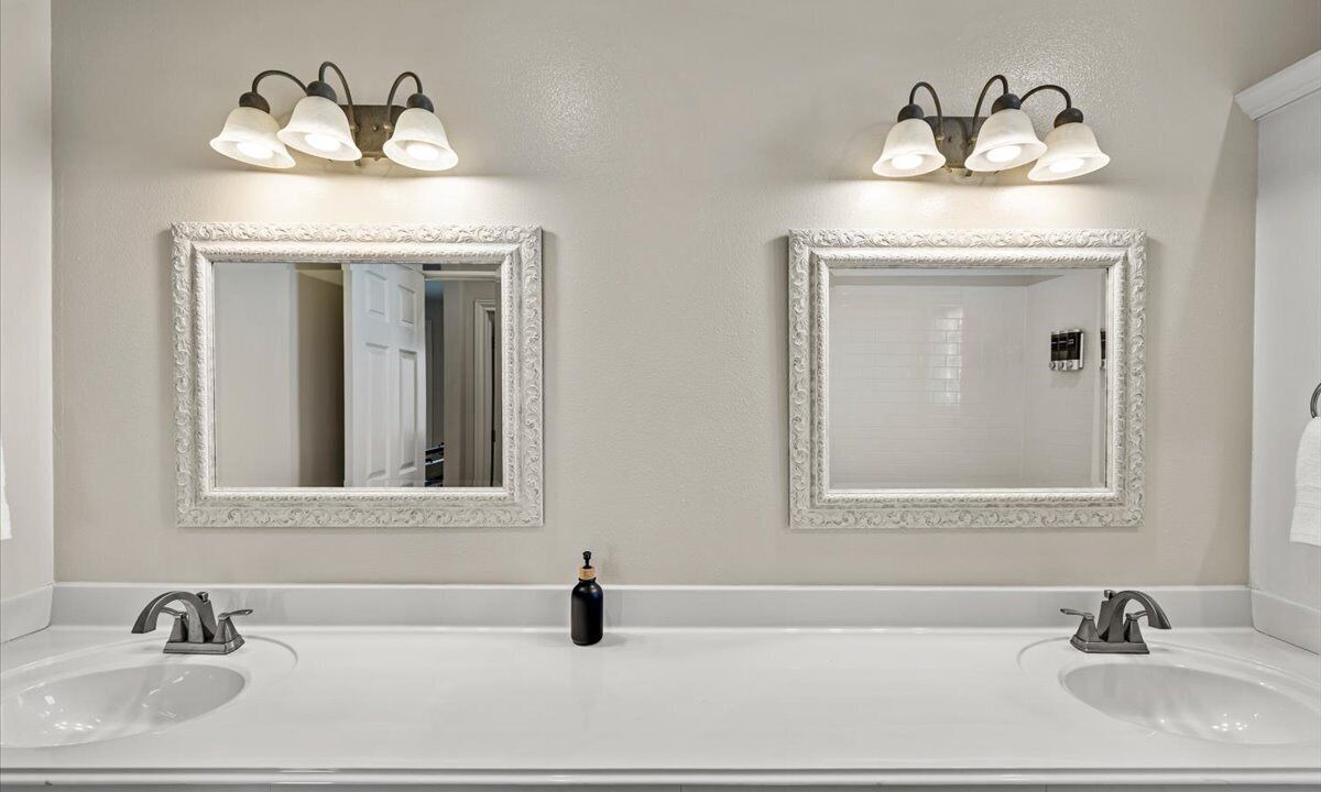 Photo of Bathroom in Pirates Beach West