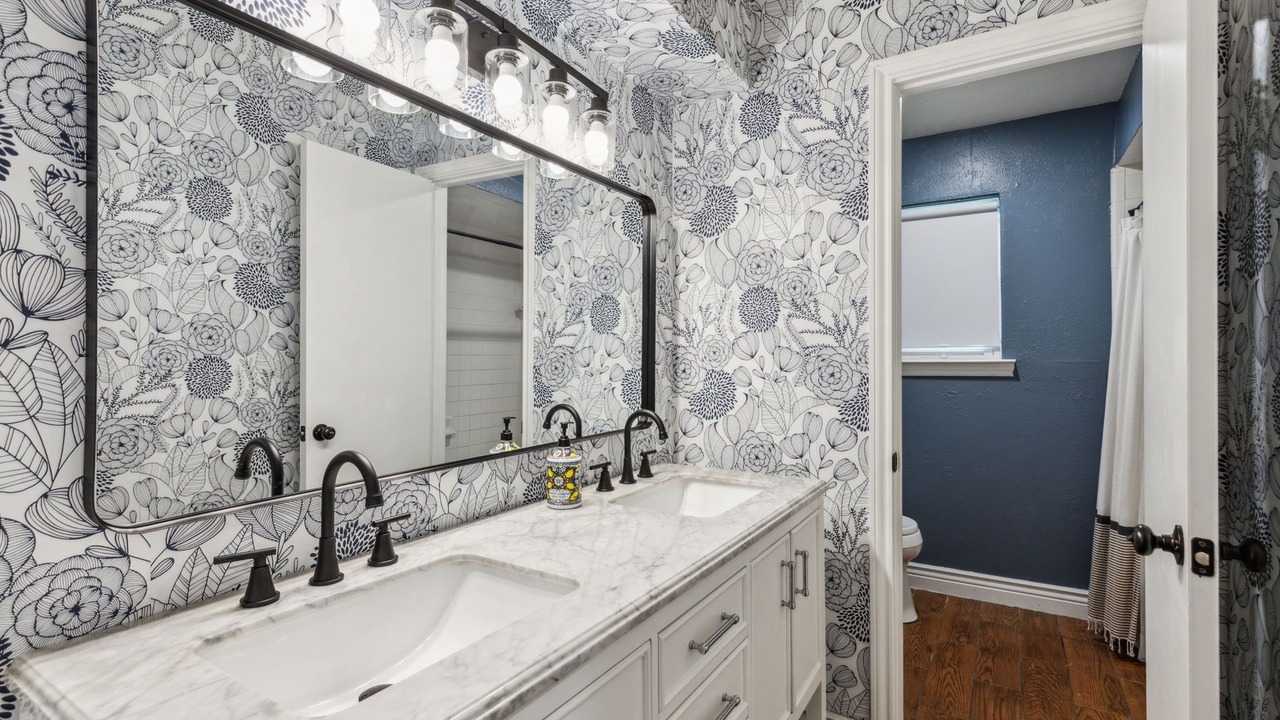 Photo of Bathroom in Allen