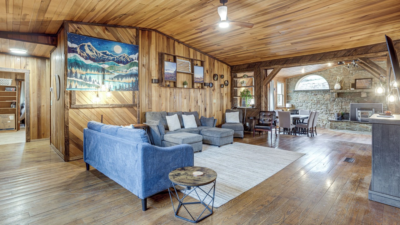 Photo of Livingroom in White