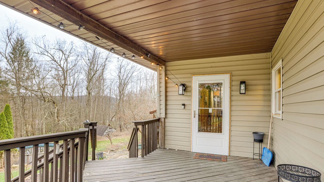 Photo of Patio Balcony in White