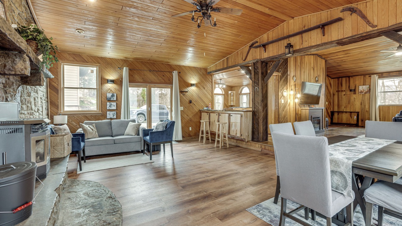 Photo of Livingroom in White