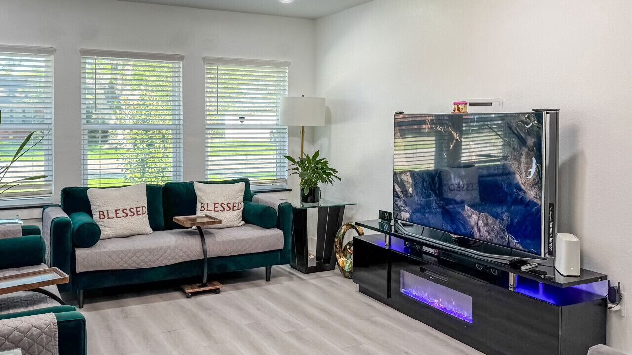 Photo of Livingroom in Willow Meadows/Willowbend Area