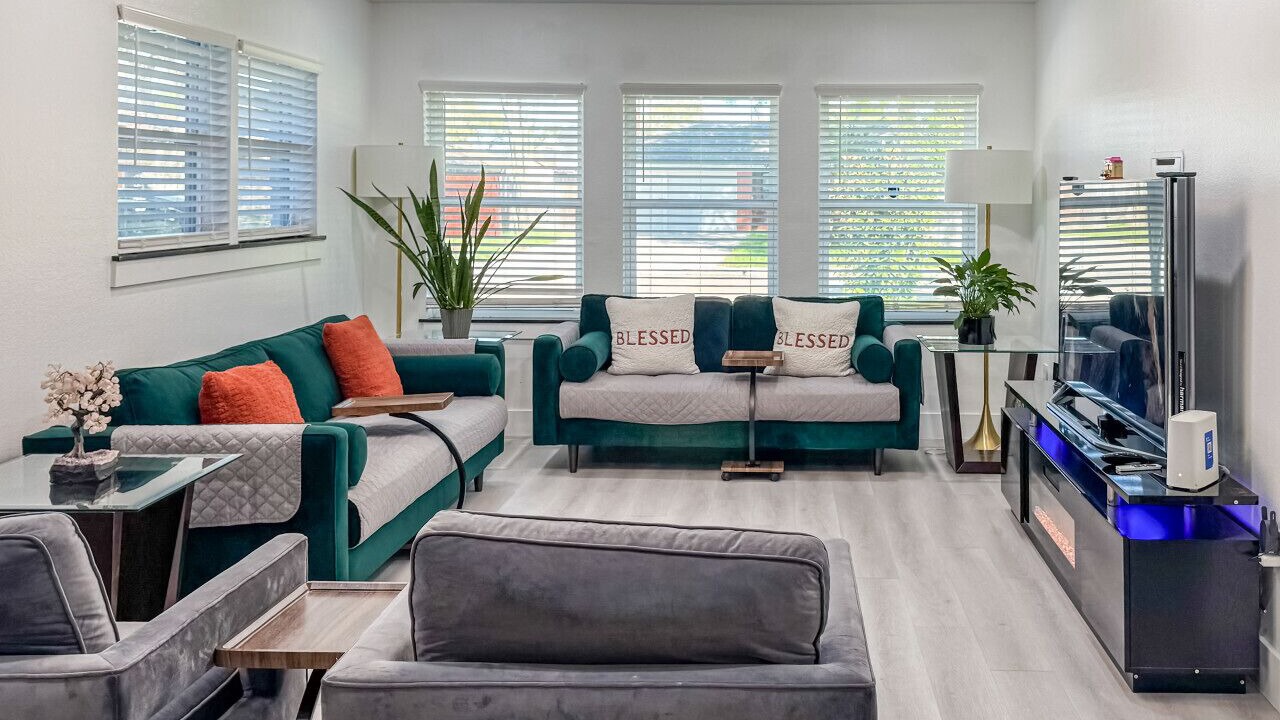 Photo of Livingroom in Willow Meadows/Willowbend Area