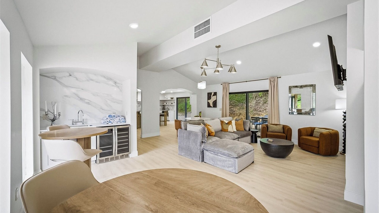 Photo of Livingroom in Pittman Center