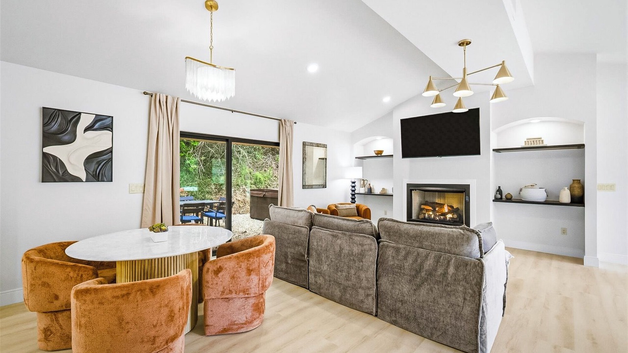 Photo of Livingroom in Pittman Center