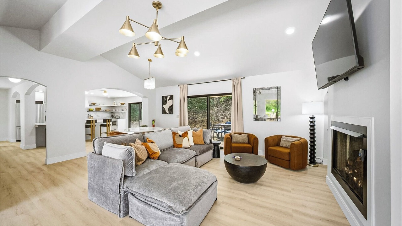 Photo of Livingroom in Pittman Center