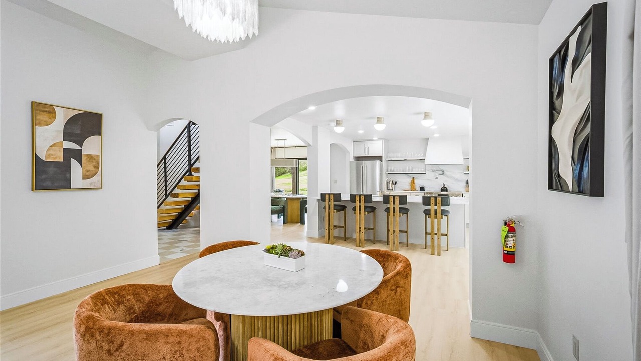 Photo of Livingroom in Pittman Center