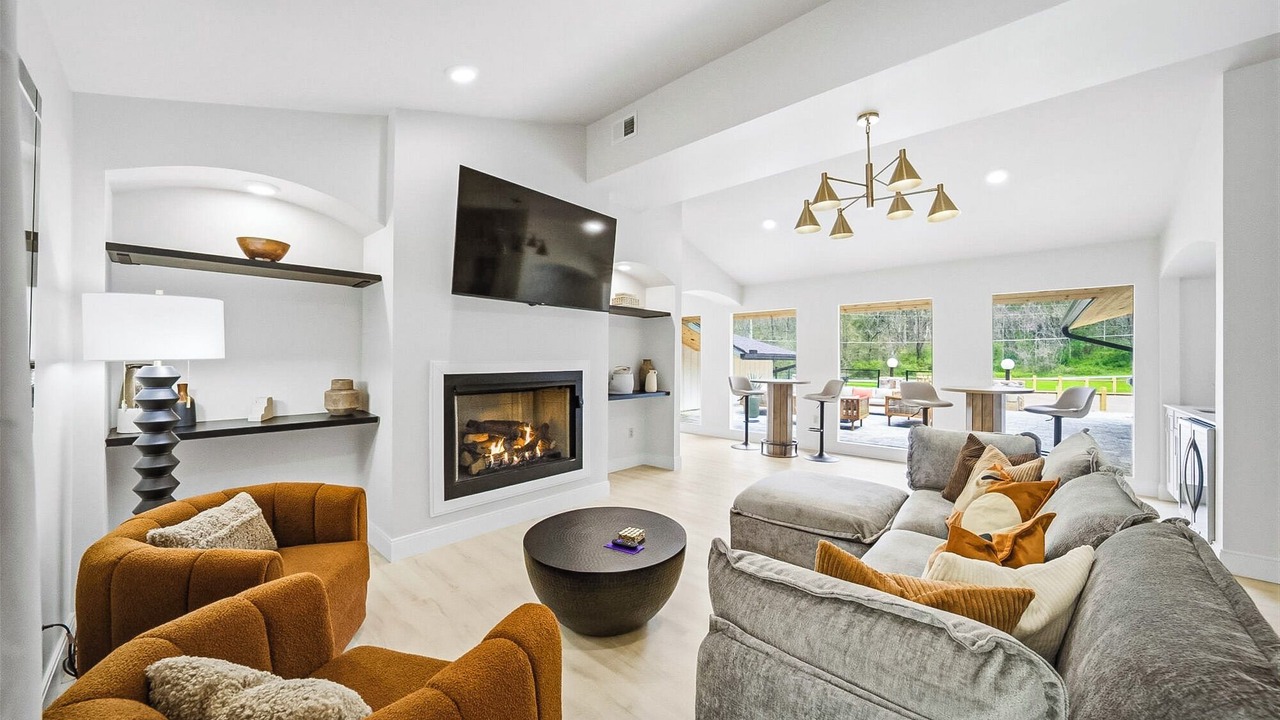 Photo of Livingroom in Pittman Center