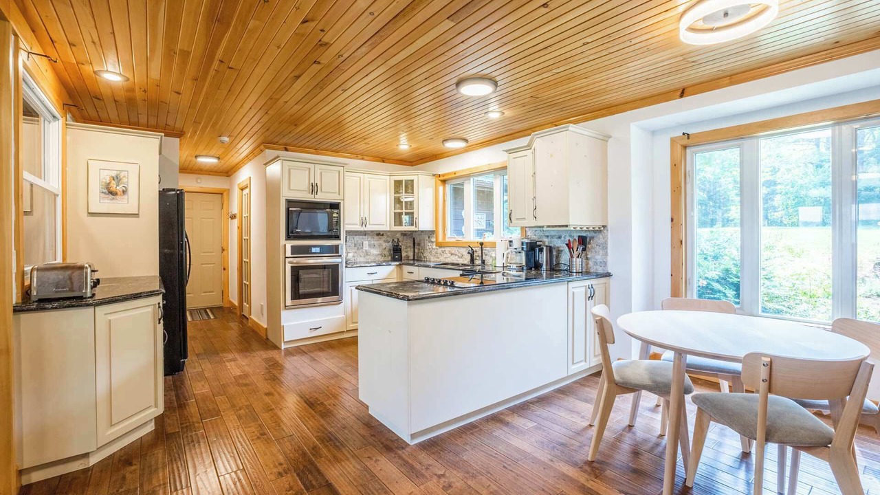 Photo of Kitchen in North Kawartha