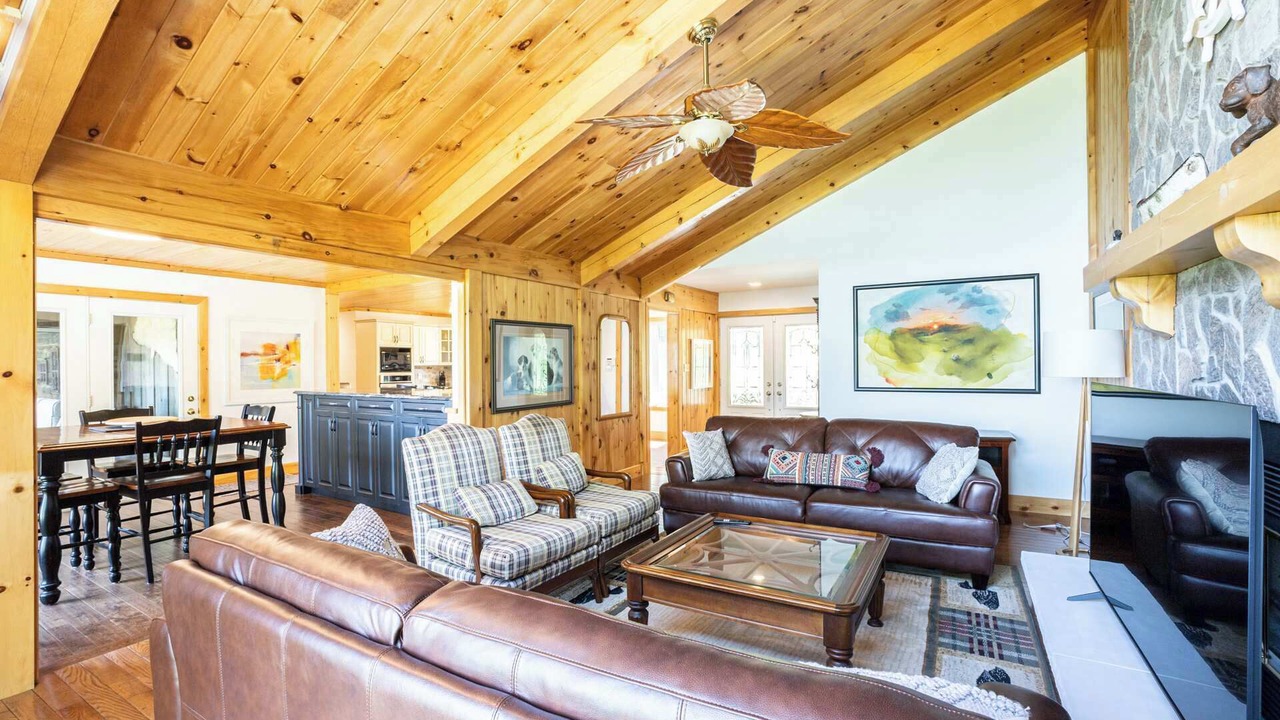 Photo of Livingroom in North Kawartha