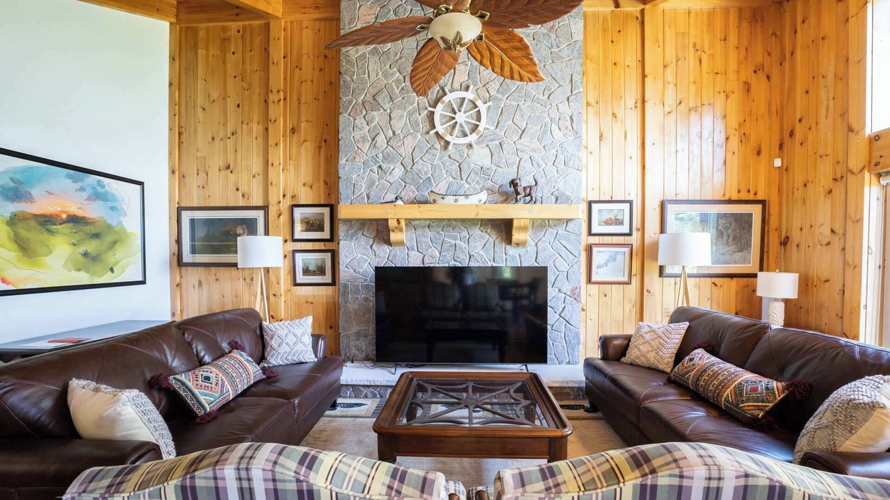 Photo of Livingroom in North Kawartha