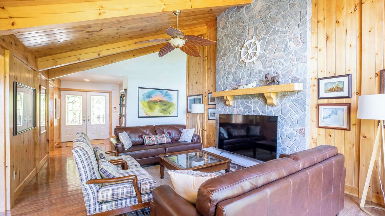 Photo of Livingroom in North Kawartha