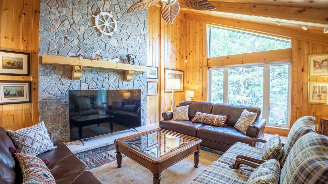 Photo of Livingroom in North Kawartha
