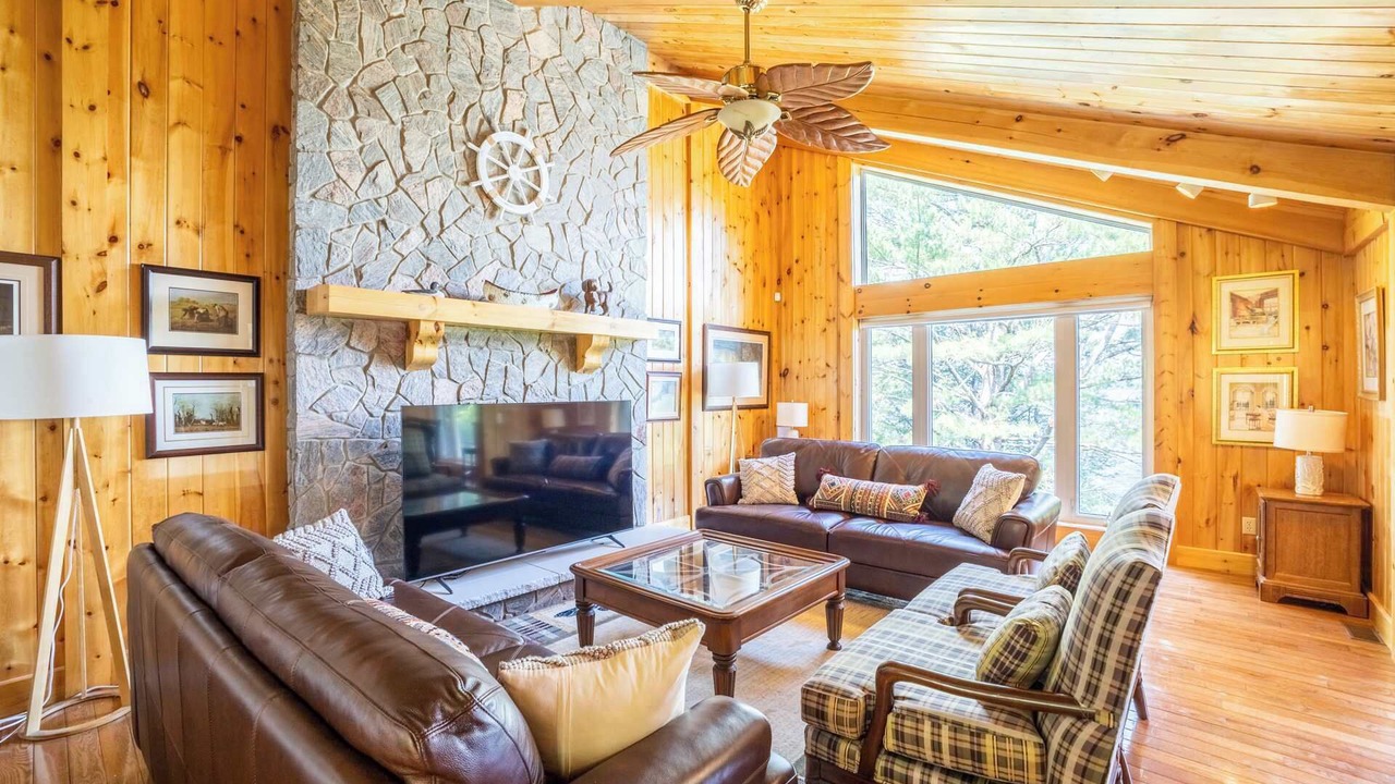 Photo of Livingroom in North Kawartha