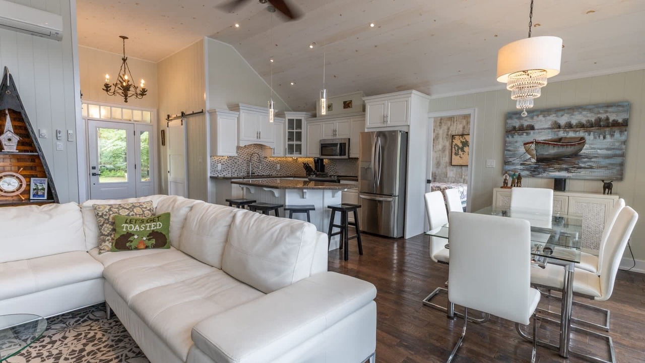 Photo of Livingroom in Gravenhurst