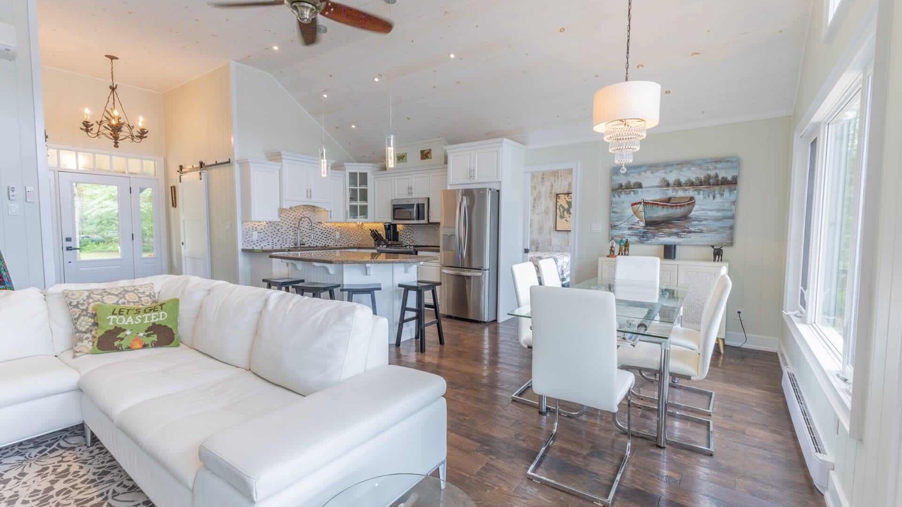 Photo of Livingroom in Gravenhurst