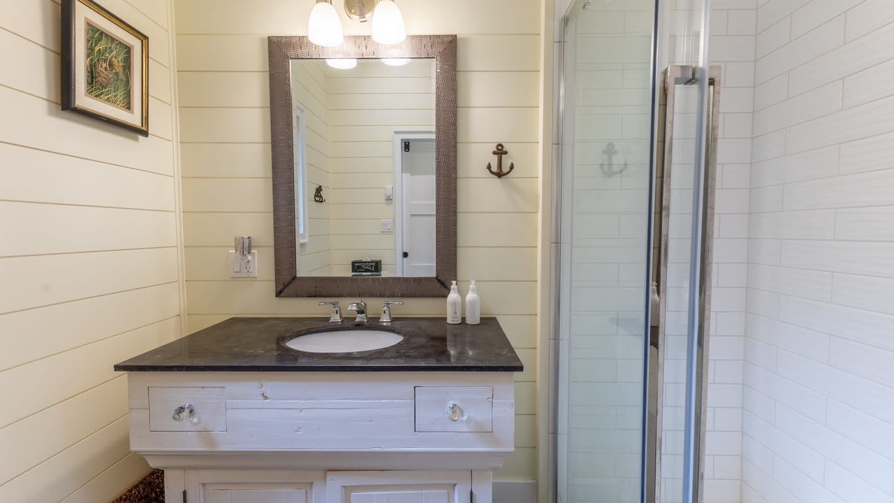 Photo of Bathroom in Gravenhurst