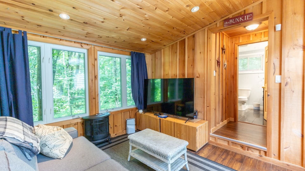 Photo of Livingroom in Gravenhurst