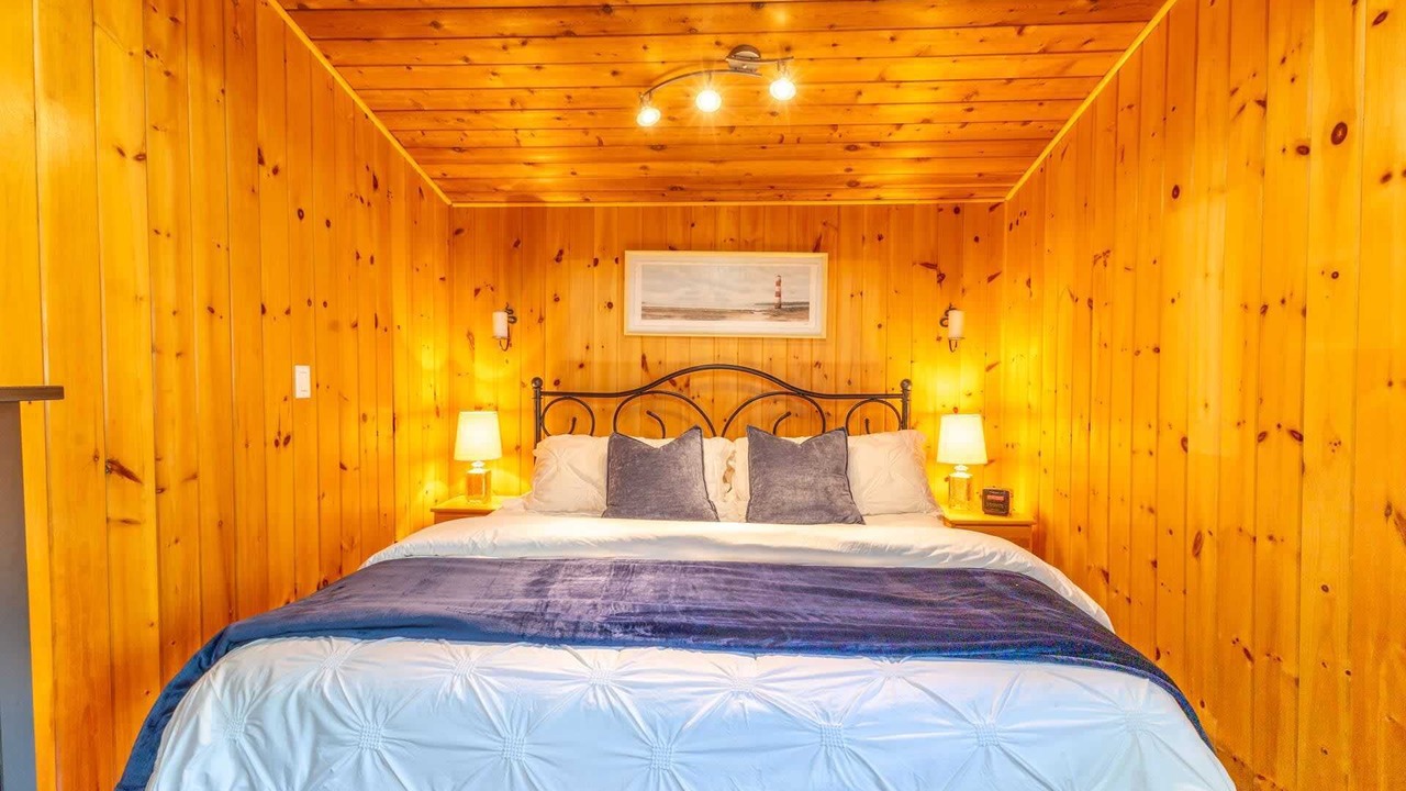 Photo of Bedroom in Gravenhurst