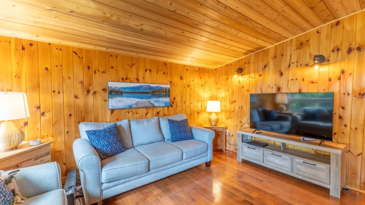 Photo of Livingroom in Gravenhurst