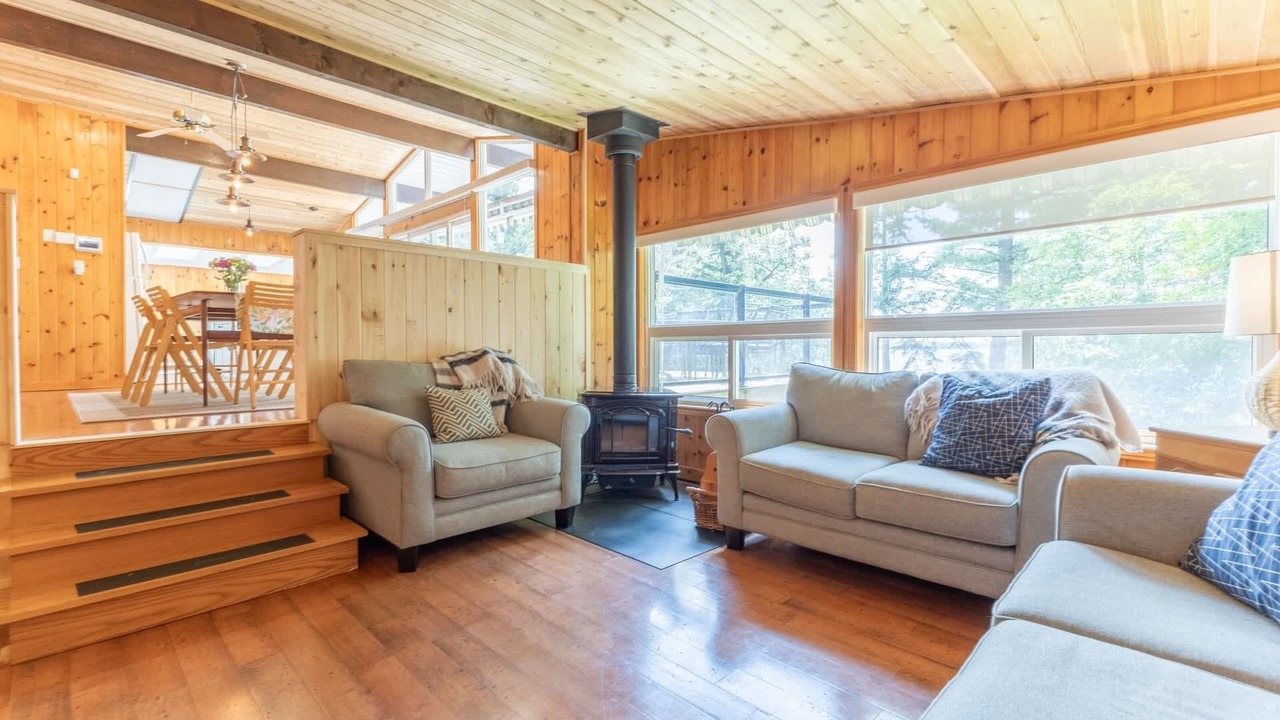 Photo of Livingroom in Gravenhurst