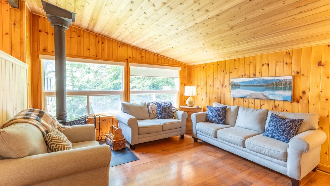 Photo of Livingroom in Gravenhurst