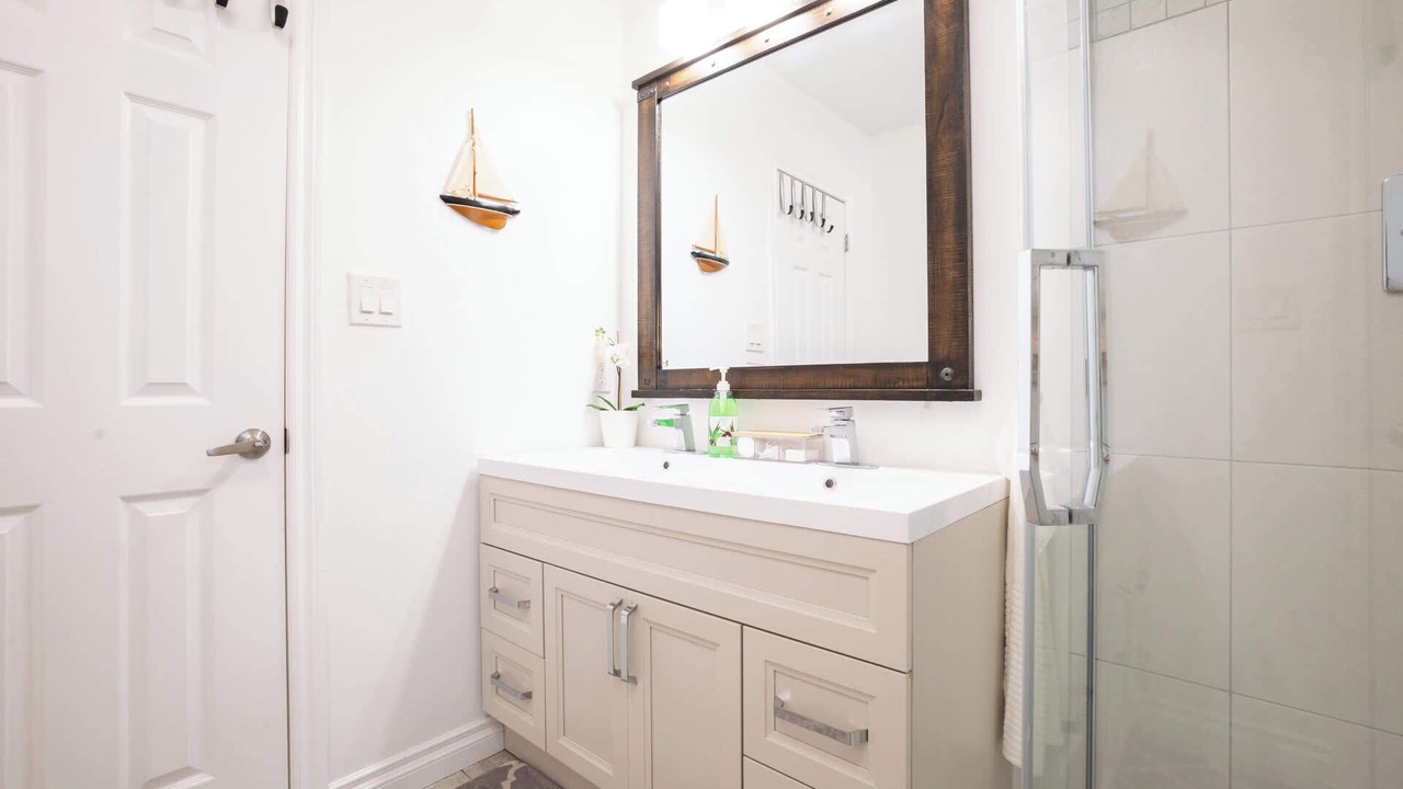 Photo of Bathroom in Victoria Harbour