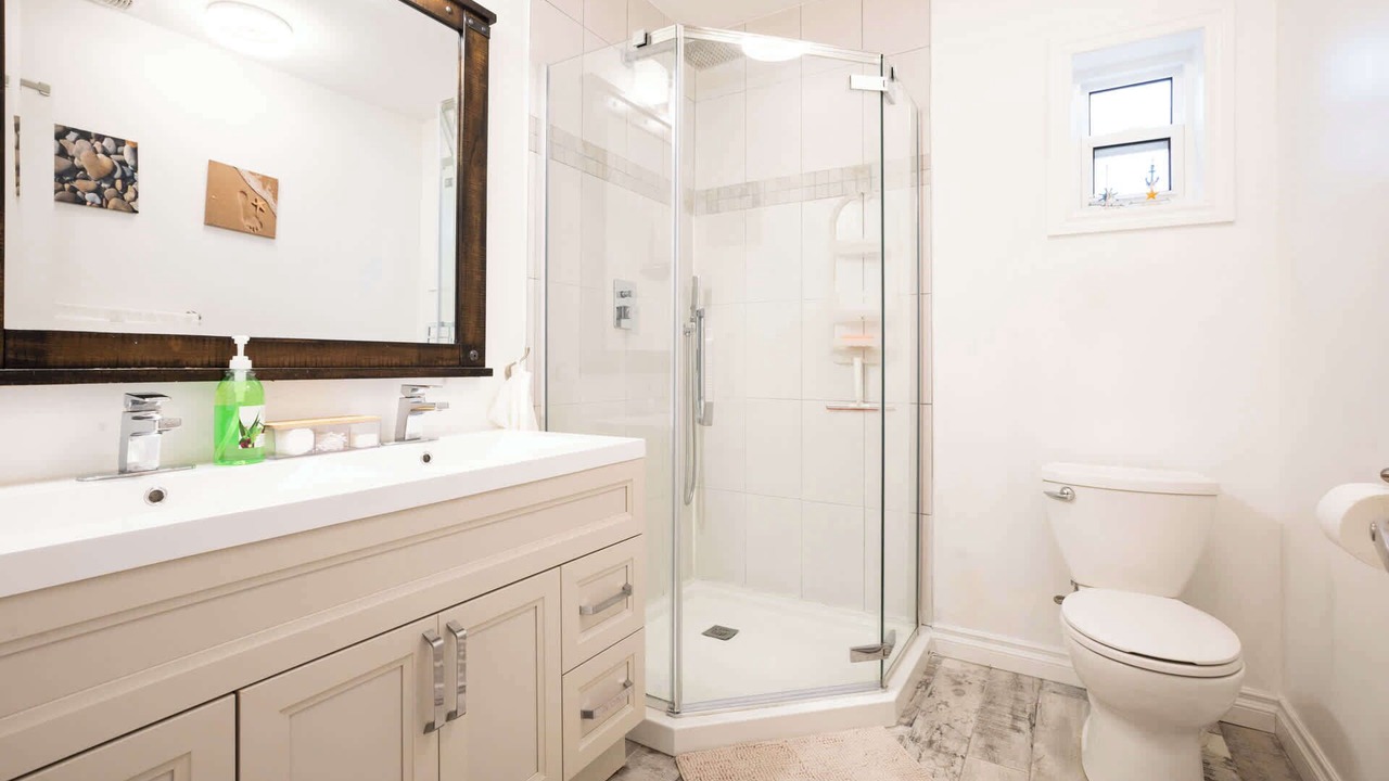 Photo of Bathroom in Victoria Harbour
