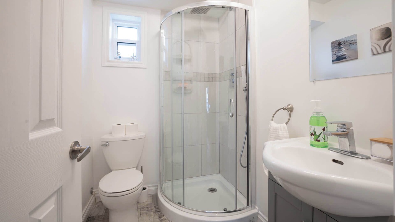 Photo of Bathroom in Victoria Harbour