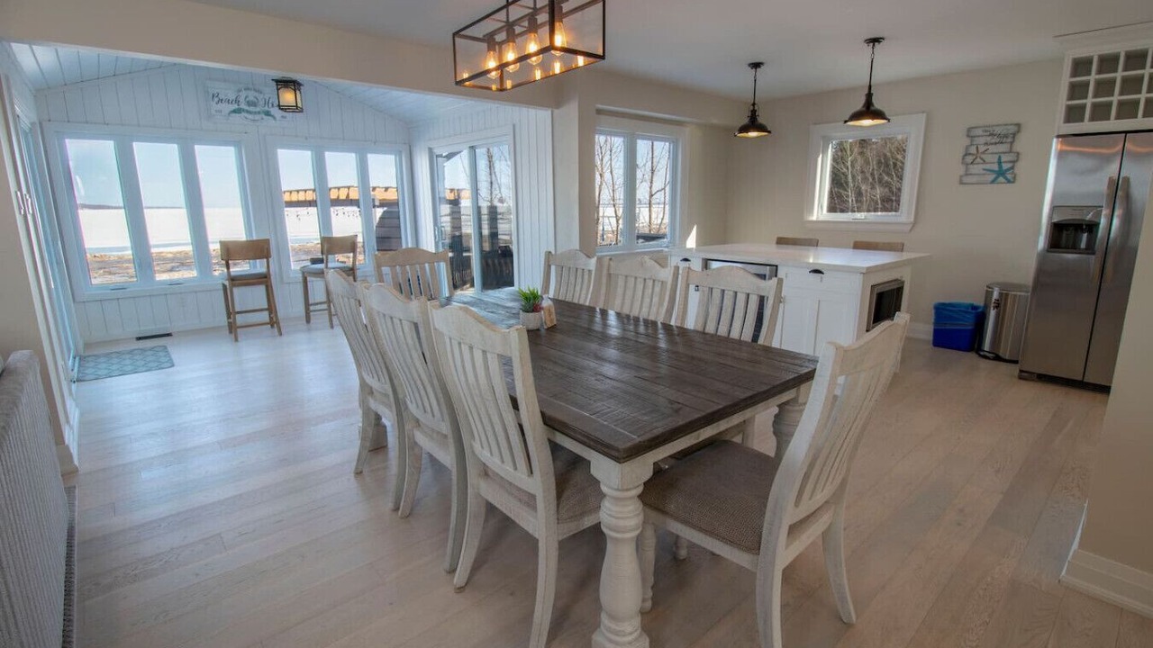 Photo of Livingroom in Port McNicoll