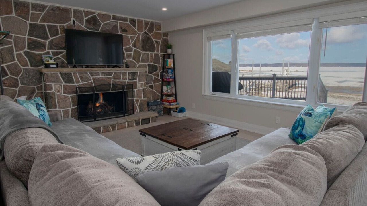 Photo of Livingroom in Port McNicoll