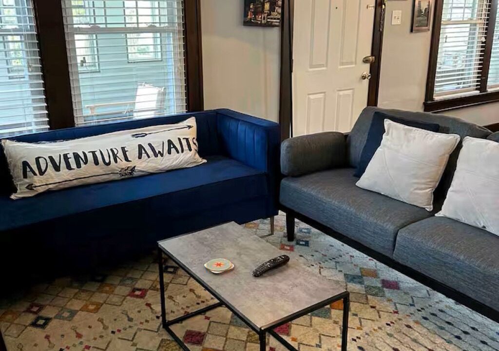Photo of Livingroom in Champaign