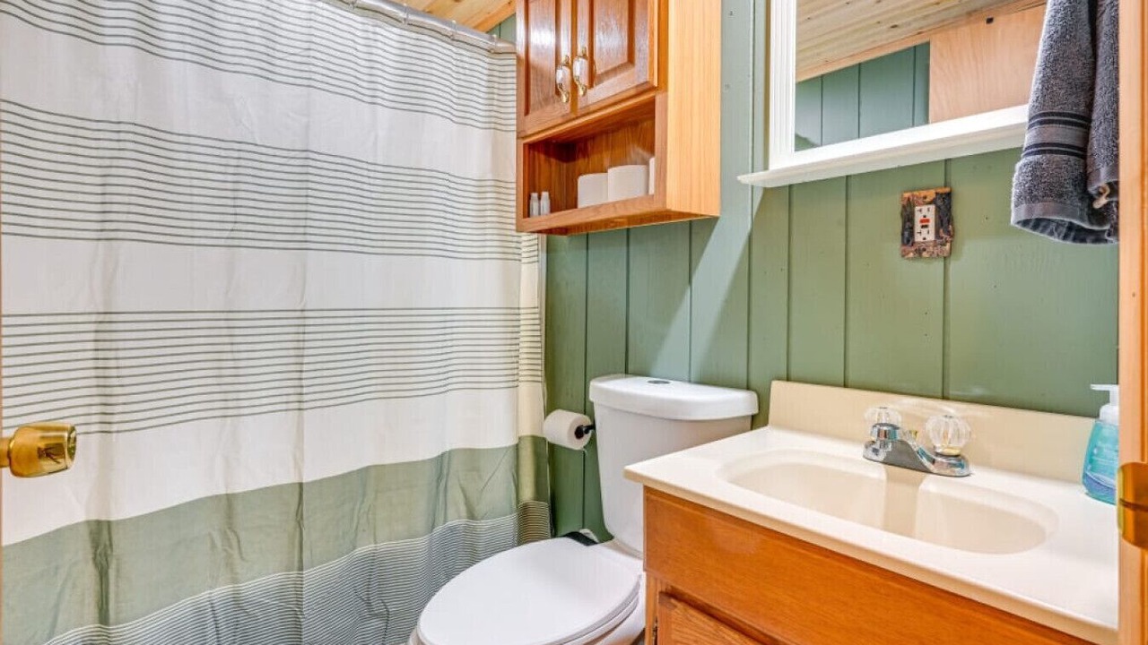 Photo of Bathroom in Lake